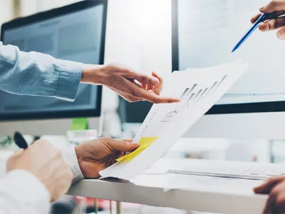 Nous disons souvent que l'argent brillant, brillant, brillant, comment distin...