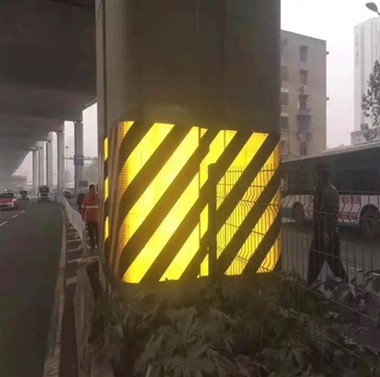 Matériau imperméable réfléchissant, ligne réfléchissante brillante la nuit pl...